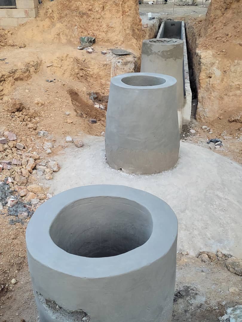Biogas inlet and outlet structures